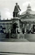 05-Bismarck-Denkmal-am-Reichstagsgebaude