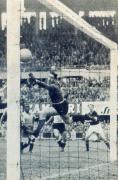 20-Ungarn-geht-gegen-Uruguay-1-zu-0-in-Fhrung