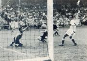 11-Fritz-Walter-schiet-zum-5-Tor-ein
