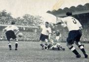 26-Eckel-Mai-und-Kohlmeyer-verteidigen-das-deutsche-Tor